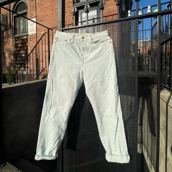 10/10 never worn Levis "wedgie" jean light blue/white - Picture 2 of 2